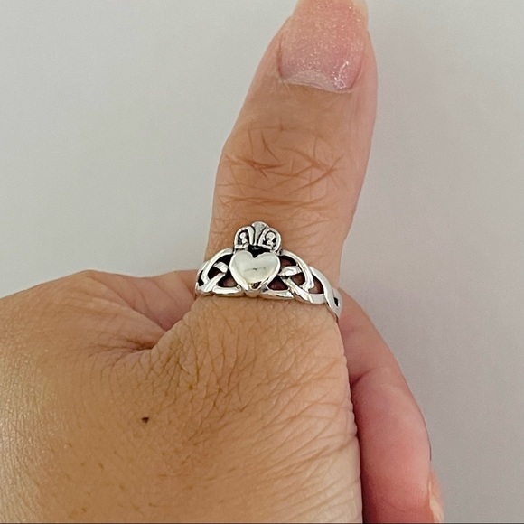 Sterling silver Celtic claddagh ring, claddagh ring, Celtic ring, silver ring - Picture 9 of 9